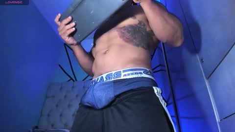Snapshot of juande_24 chatting on March 5, 6:26 pm independent model online show from March 5, 6:26 pm