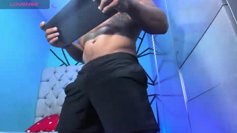 Snapshot of juande_24 chatting on July 22, 4:43 pm independent model online show from July 22, 4:43 pm