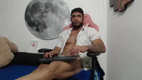 Snapshot of juanes_aristi chatting on October 31, 6:58 am Juanes online show from October 31, 6:58 am