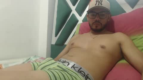 juanfe_style online show from October 12, 5:39 am