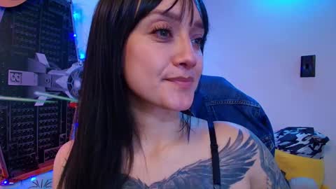 Snapshot of juanita_adams chatting on February 5, 9:18 pm Juanita online show from February 5, 9:18 pm