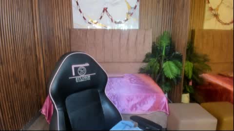 JUANITA online show from April 1, 11:33 am