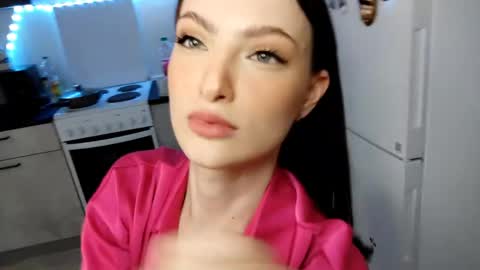 Snapshot of juanitacalcano chatting on May 16, 7:27 am Veronika online show from May 16, 7:27 am