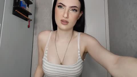 Snapshot of juanitacalcano chatting on May 23, 6:18 am Veronika online show from May 23, 6:18 am
