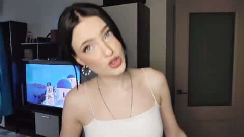 Snapshot of juanitacalcano chatting on May 28, 3:20 pm Veronika online show from May 28, 3:20 pm