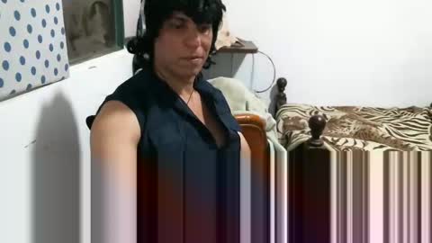 Snapshot of juanito2727 chatting on December 6, 4:03 am amor online show from December 6, 4:03 am