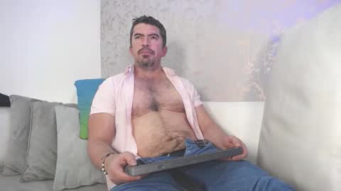 Snapshot of juank_fit45 chatting on January 5, 5:27 pm Juan k online show from January 5, 5:27 pm