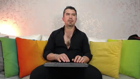 Snapshot of juank_fit45 chatting on February 13, 3:35 am Juan k online show from February 13, 3:35 am