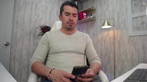 Snapshot of juank_fit45 chatting on February 25, 4:00 am Juan k online show from February 25, 4:00 am