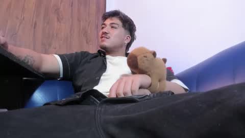 Snapshot of juanmechanic chatting on February 4, 5:35 am JUAN online show from February 4, 5:35 am