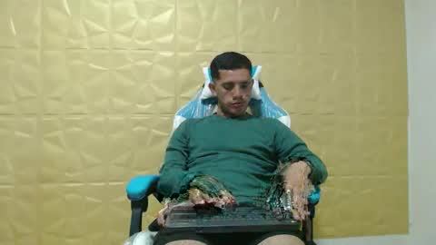 Snapshot of juanperez1999777 chatting on September 16, 6:42 pm juanperez1999777 online show from September 16, 6:42 pm