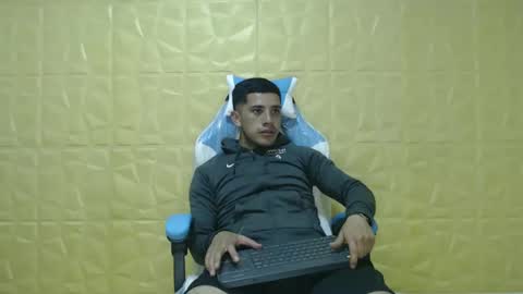 Snapshot of juanperez1999777 chatting on September 17, 10:22 pm juanperez1999777 online show from September 17, 10:22 pm