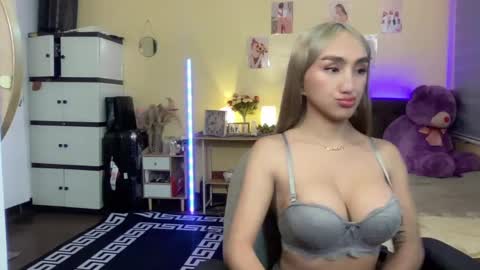 EloiseMoree online show from December 14, 7:51 am
