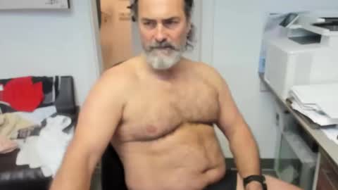 Snapshot of juergenkru chatting on January 25, 4:35 pm Giovanni50pro online show from January 25, 4:35 pm