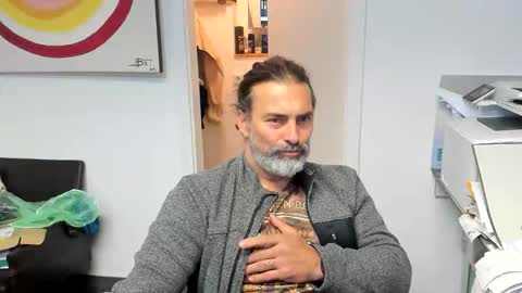 Snapshot of juergenkru chatting on October 29, 3:36 pm Giovanni50pro online show from October 29, 3:36 pm