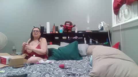 Juiceepawwg420 online show from May 11, 12:49 am