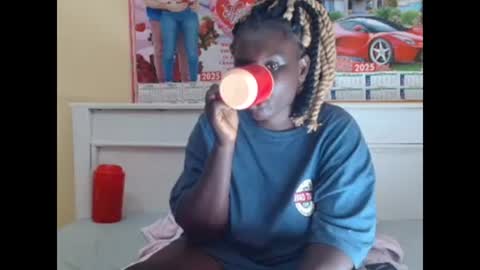 Snapshot of juicy576808 chatting on February 16, 10:21 am zainabu online show from February 16, 10:21 am