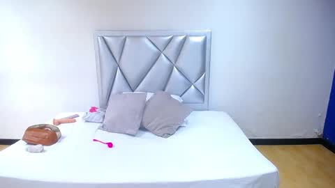 juicy_bignipples18 online show from December 9, 1:24 pm