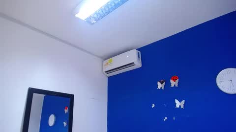 juicy_bignipples18 online show from January 18, 5:26 pm