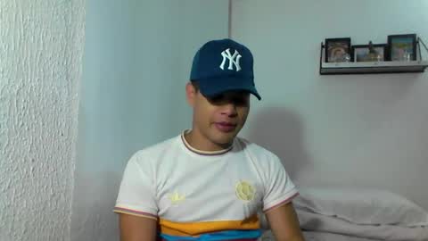 Snapshot of juicy_boy22 chatting on June 14, 3:08 am Miguel online show from June 14, 3:08 am