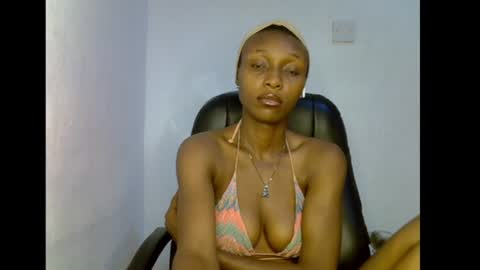 Snapshot of juicy_pinkpussy564197 chatting on July 10, 7:12 am olivia online show from July 10, 7:12 am