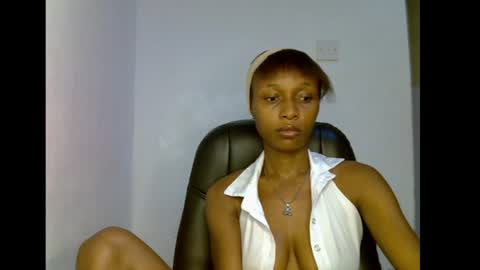 Snapshot of juicy_pinkpussy564197 chatting on July 11, 8:39 am olivia online show from July 11, 8:39 am