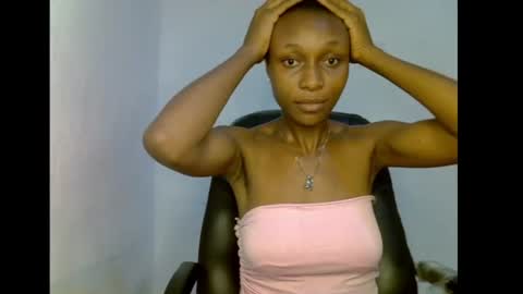 Snapshot of juicy_pinkpussy564197 chatting on July 13, 12:02 am olivia online show from July 13, 12:02 am
