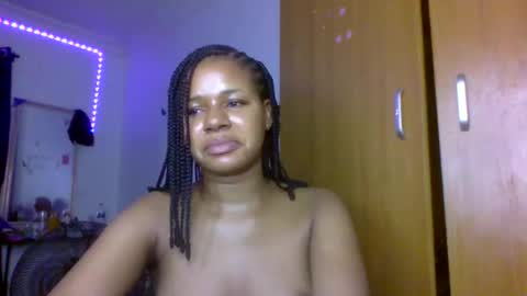 Snapshot of juicy_pussy1122 chatting on March 22, 6:39 am Emily online show from March 22, 6:39 am