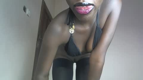 Snapshot of juicynafisha chatting on February 22, 12:15 pm natisha online show from February 22, 12:15 pm