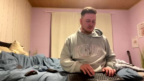 Snapshot of jules0612 chatting on February 20, 7:01 am jules0612 online show from February 20, 7:01 am