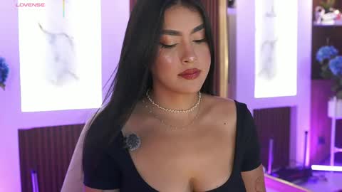 Jules Bennett online show from April 7, 12:05 pm