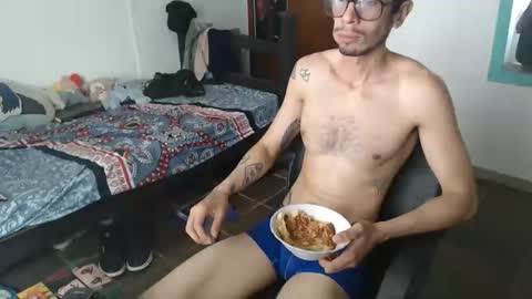 Snapshot of julfigo chatting on May 2, 2:44 pm Julfigo online show from May 2, 2:44 pm