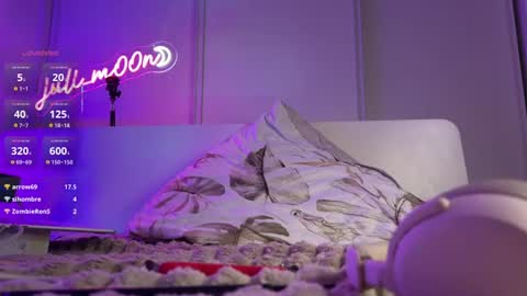 Snapshot of juli_m00n chatting on July 9, 6:23 pm juli_m00n online show from July 9, 6:23 pm