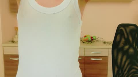 Snapshot of julia__jae chatting on April 18, 7:01 am JuliaJae online show from April 18, 7:01 am