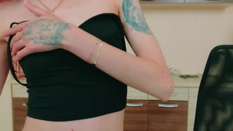 Snapshot of julia__jae chatting on May 21, 7:15 am JuliaJae online show from May 21, 7:15 am