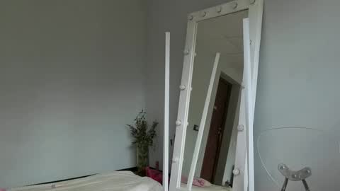 julia_giulia online show from September 17, 12:40 pm