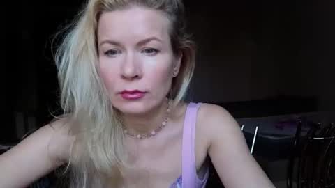 julia_giulia online show from October 3, 10:45 am