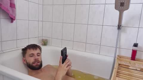 Snapshot of julia_official chatting on October 5, 10:13 am julia_official online show from October 5, 10:13 am