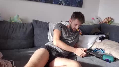 julia_official online show from October 29, 1:13 pm