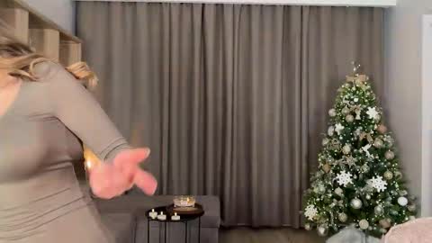 Julia R Le online show from January 13, 9:31 pm