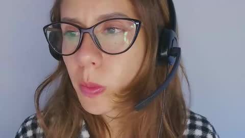 Snapshot of julia_roberts420 chatting on November 10, 3:49 am Julia Schedule 10 pm to 4 am GTM-5 online show from November 10, 3:49 am