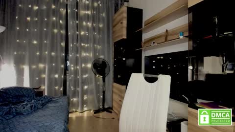 julia_t_mog online show from September 13, 9:25 pm