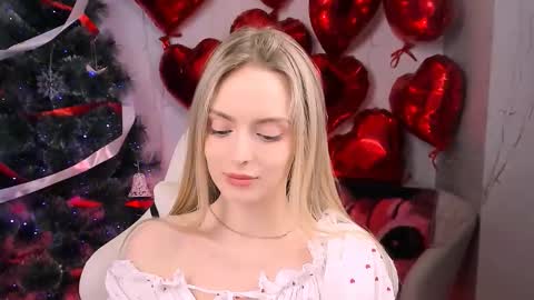 Snapshot of juliabrewwer chatting on February 13, 4:14 pm Julia online show from February 13, 4:14 pm