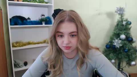 Snapshot of juliacrazy_ chatting on January 9, 9:48 am juliacrazy_ online show from January 9, 9:48 am