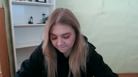 Snapshot of juliacrazy_ chatting on February 24, 6:38 am juliacrazy_ online show from February 24, 6:38 am