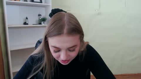 Snapshot of juliacrazy_ chatting on February 24, 9:43 am juliacrazy_ online show from February 24, 9:43 am