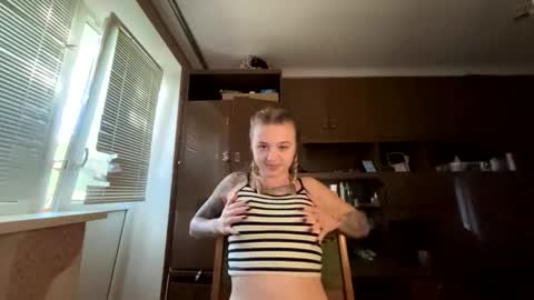 Snapshot of juliacrazy_ chatting on September 24, 1:58 pm juliacrazy_ online show from September 24, 1:58 pm