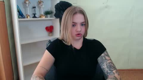Snapshot of juliacrazy_ chatting on September 25, 7:01 am juliacrazy_ online show from September 25, 7:01 am