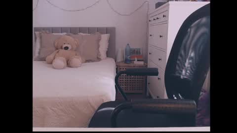 julialiones online show from May 27, 2:25 pm