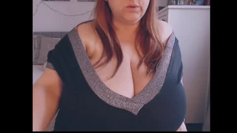 julialiones online show from May 31, 10:11 am